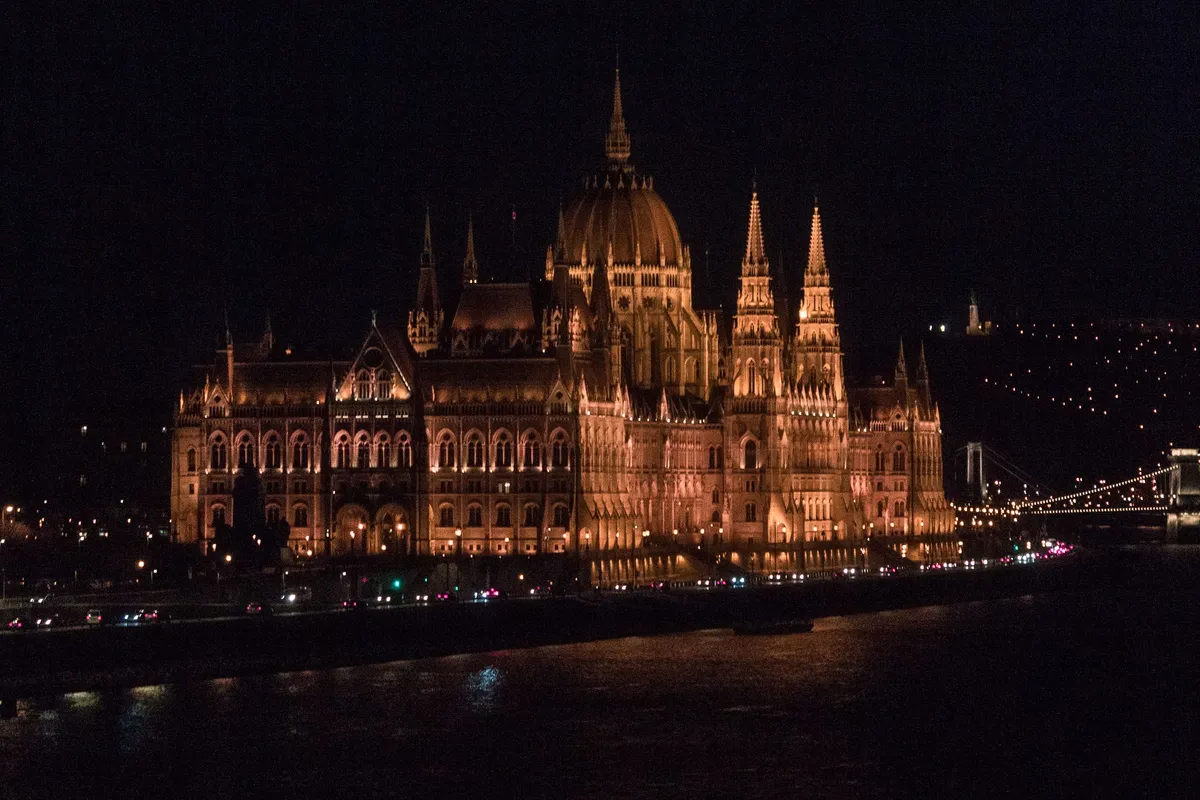 IL DANUBIO E IL PARLAMENTO