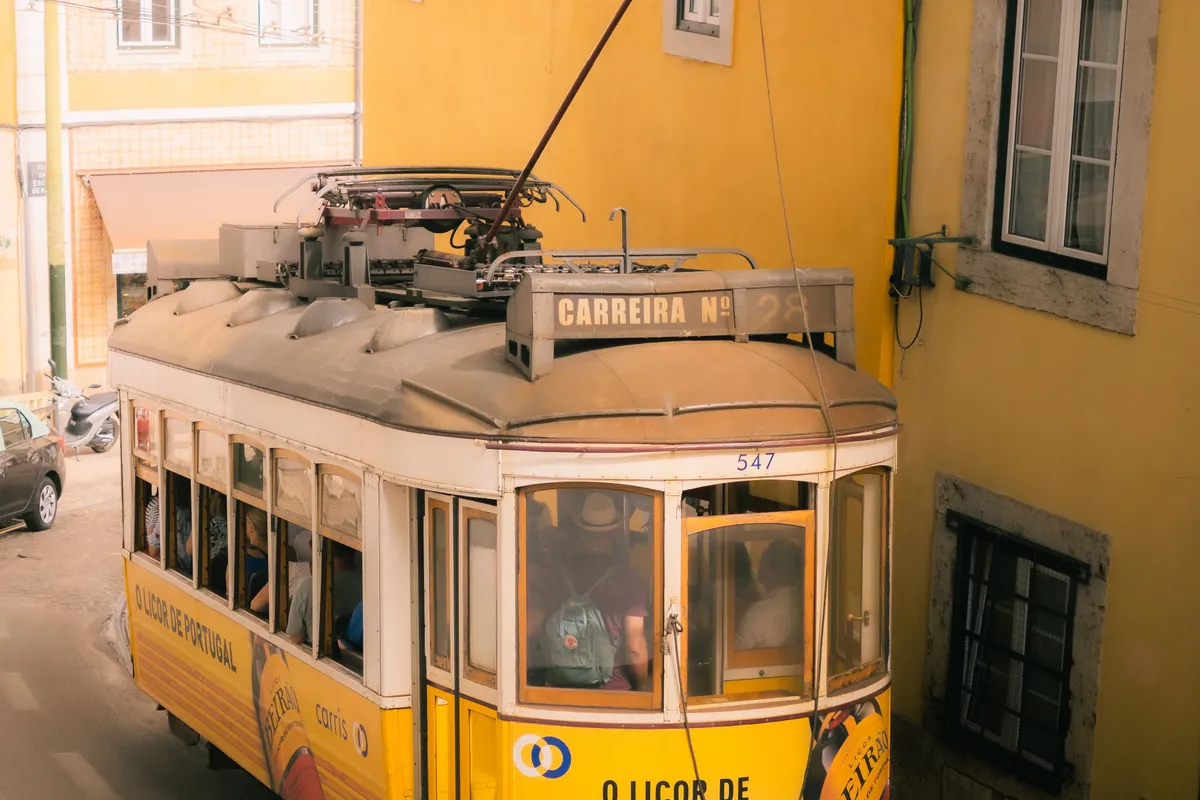 ALFAMA E IL TRAM 28