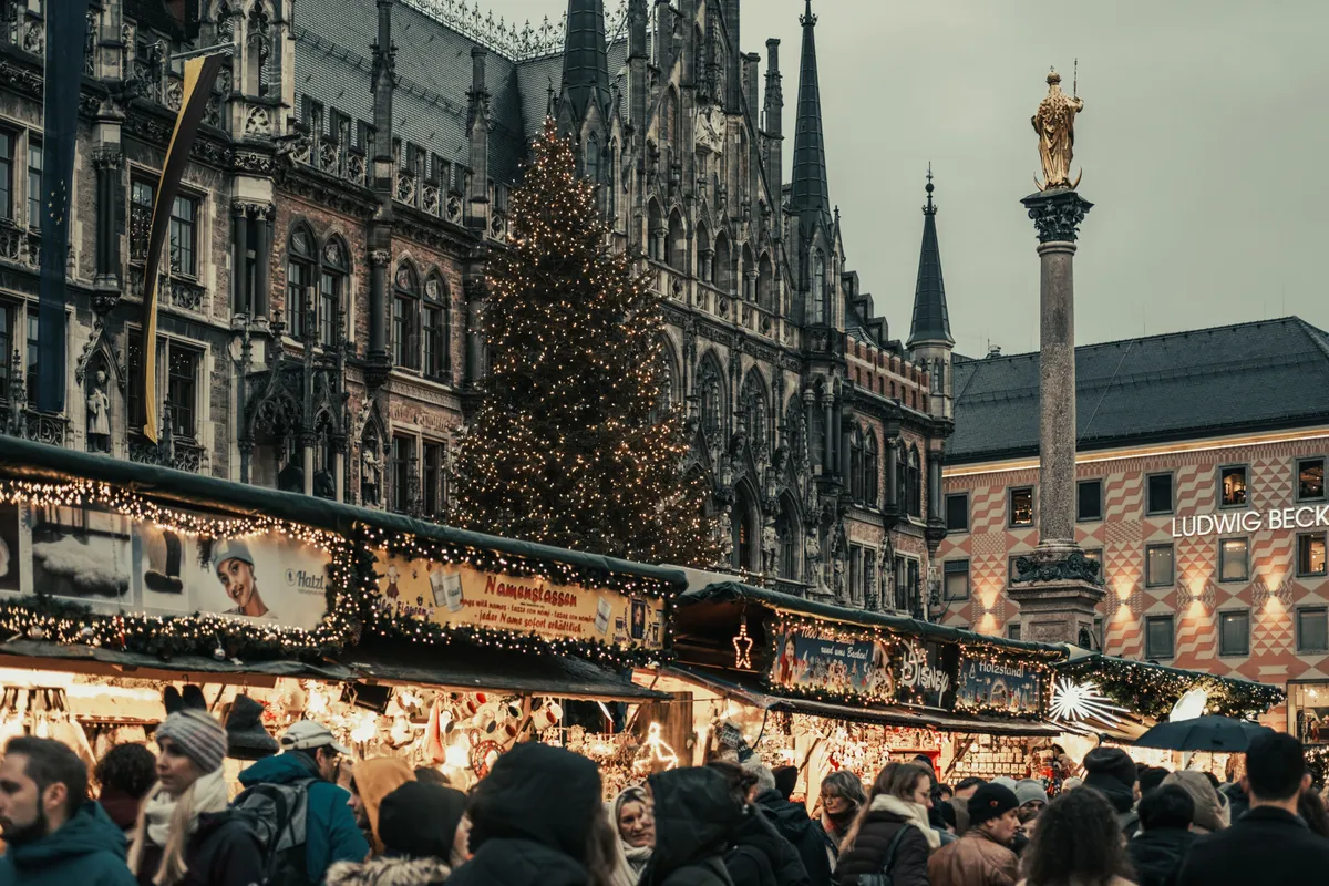 CHRISTKINDLMARKT DI MARIENPLATZ