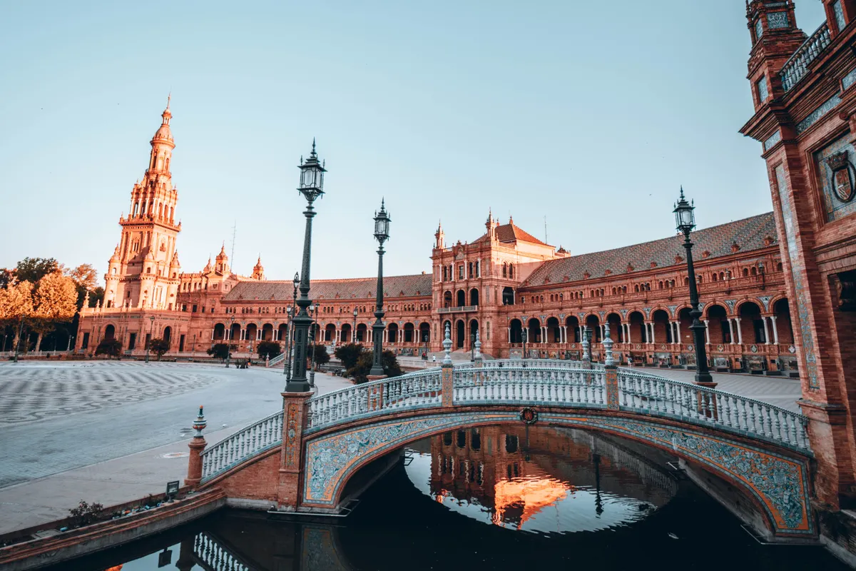 PLAZA DE ESPAÑA E IL PARCO