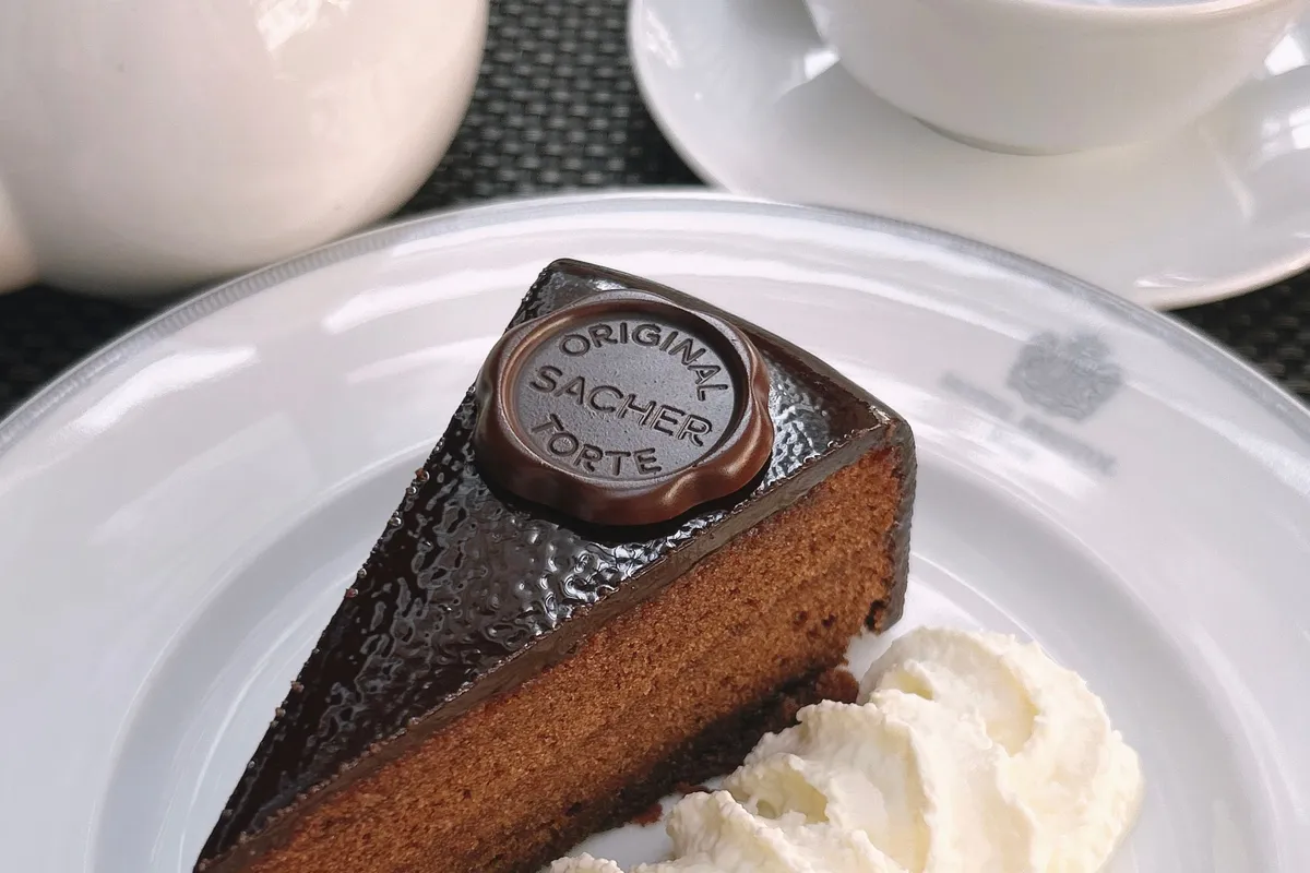 CAFFÈ E SACHERTORTE